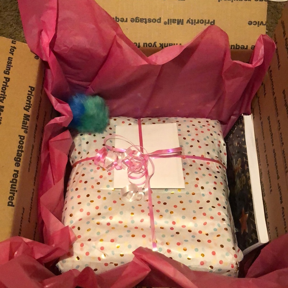 How I wrap up your items 💖 - Picture 4 of 16